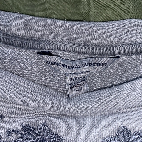 American eagle floral sweatshirt. Blue/purple - Picture 3 of 3